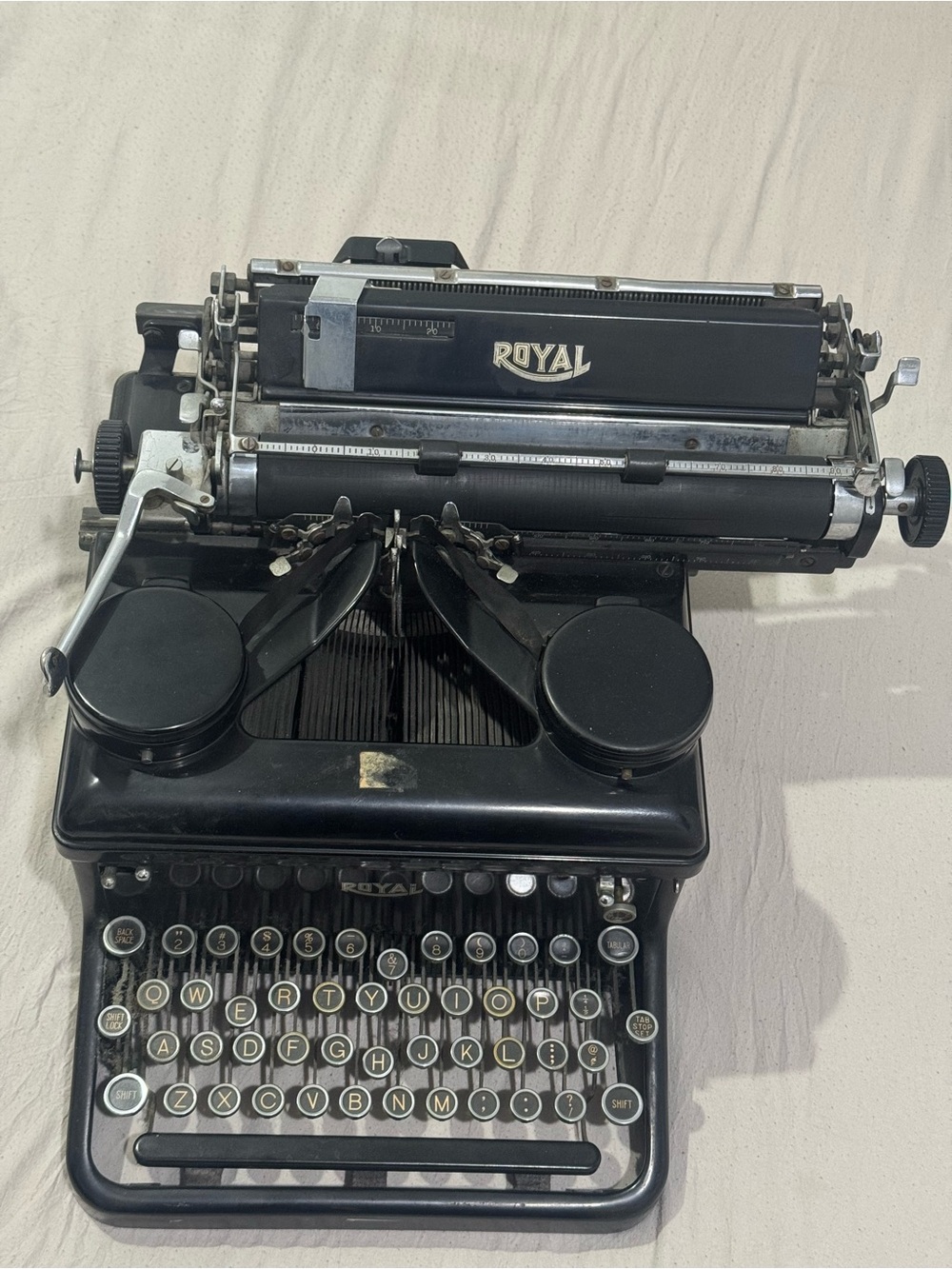 Black Vintage Typewriter - Classic Mechanical Keyboard